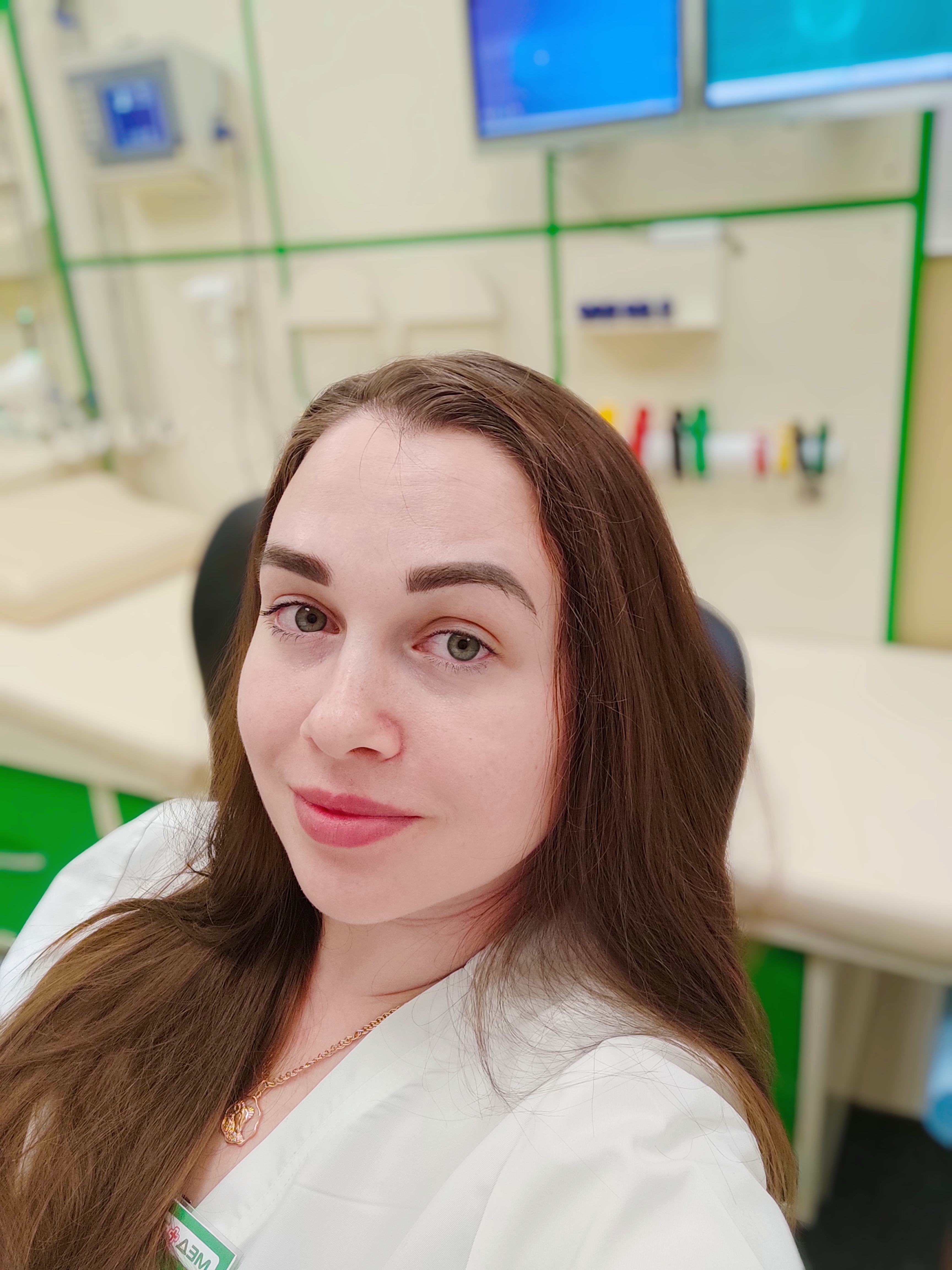 По КТ грудной клетки- картина консолидации верхней доли левого лёгкого ...